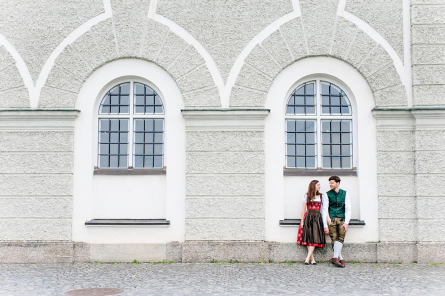 zukünftiges Brautpaar am Nymphenburger Schloss